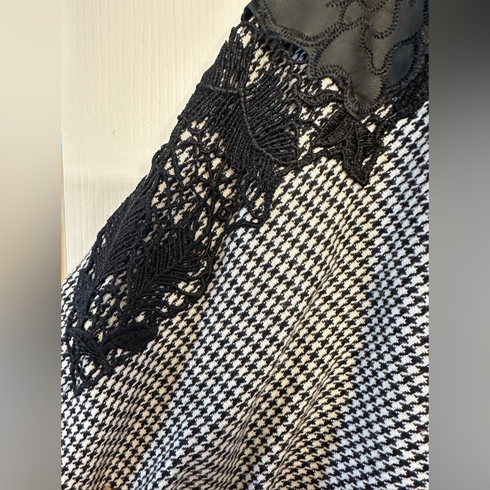 Bebe “Drita” Houndstooth Lace Cape Jacket – Size 4 - Picture 5 of 15